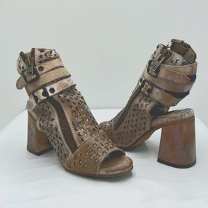 Freebird (By Steven) Women's Teresa Laser Cutout Chunky Sandal Heels SZ 8